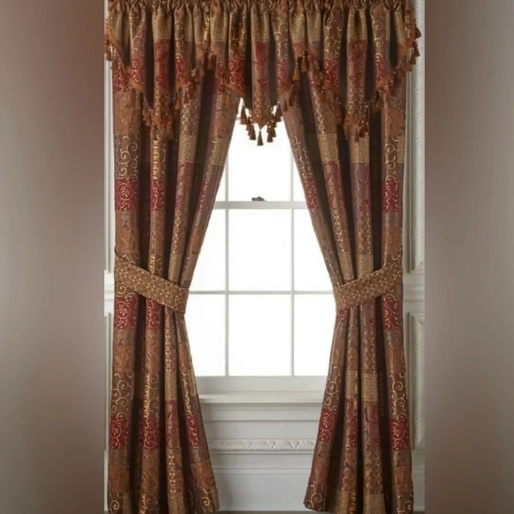 Croscill Galleria valance Red Finish 2A0-401O0-6405/…